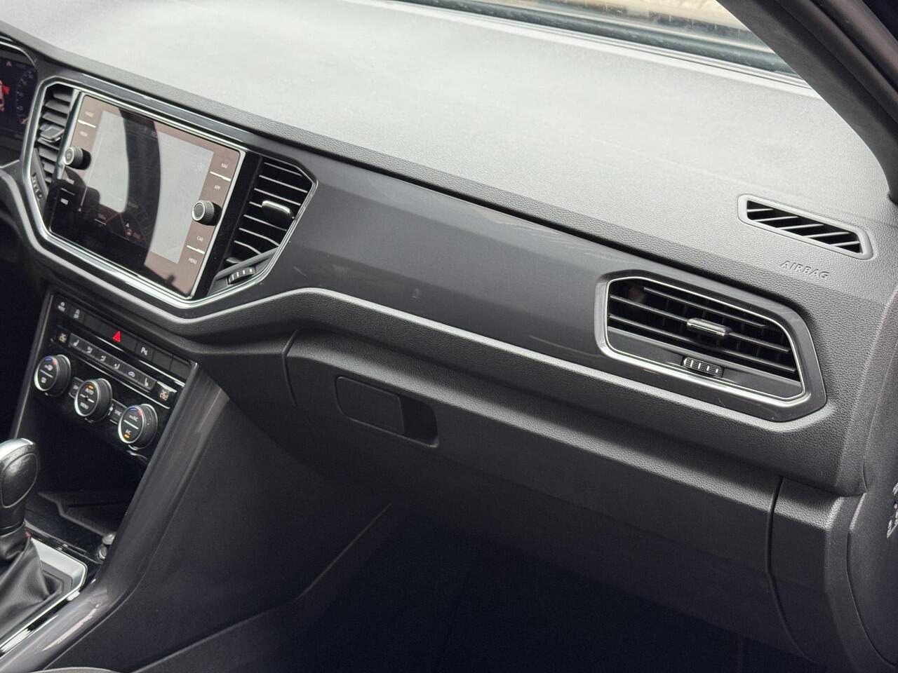 Volkswagen T-Roc 1.5 TSI Sport Bisns R,Carpl,trekh,Cam,Cruise