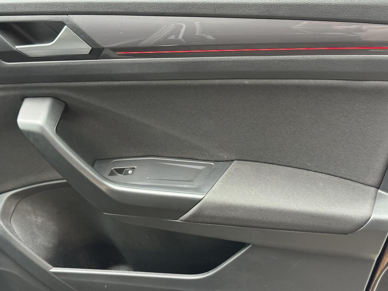 Volkswagen T-Roc 1.5 TSI Sport Bisns R,Carpl,trekh,Cam,Cruise