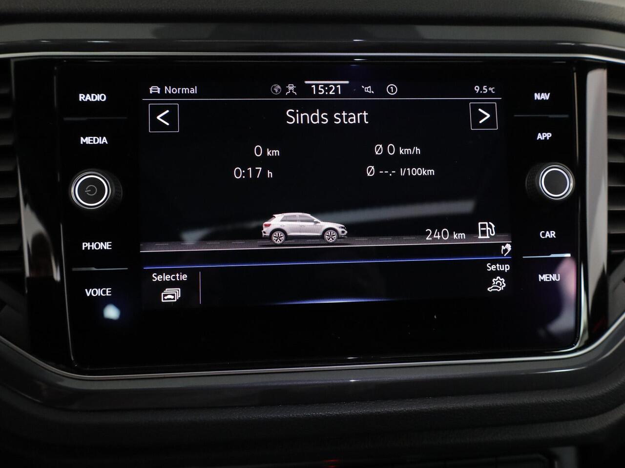 Volkswagen T-Roc 1.5 TSI Sport 150 PK DSG | Panorama dak | Parkeercamera | Stoel- en stuurverwarming | Elektrische achterklep |