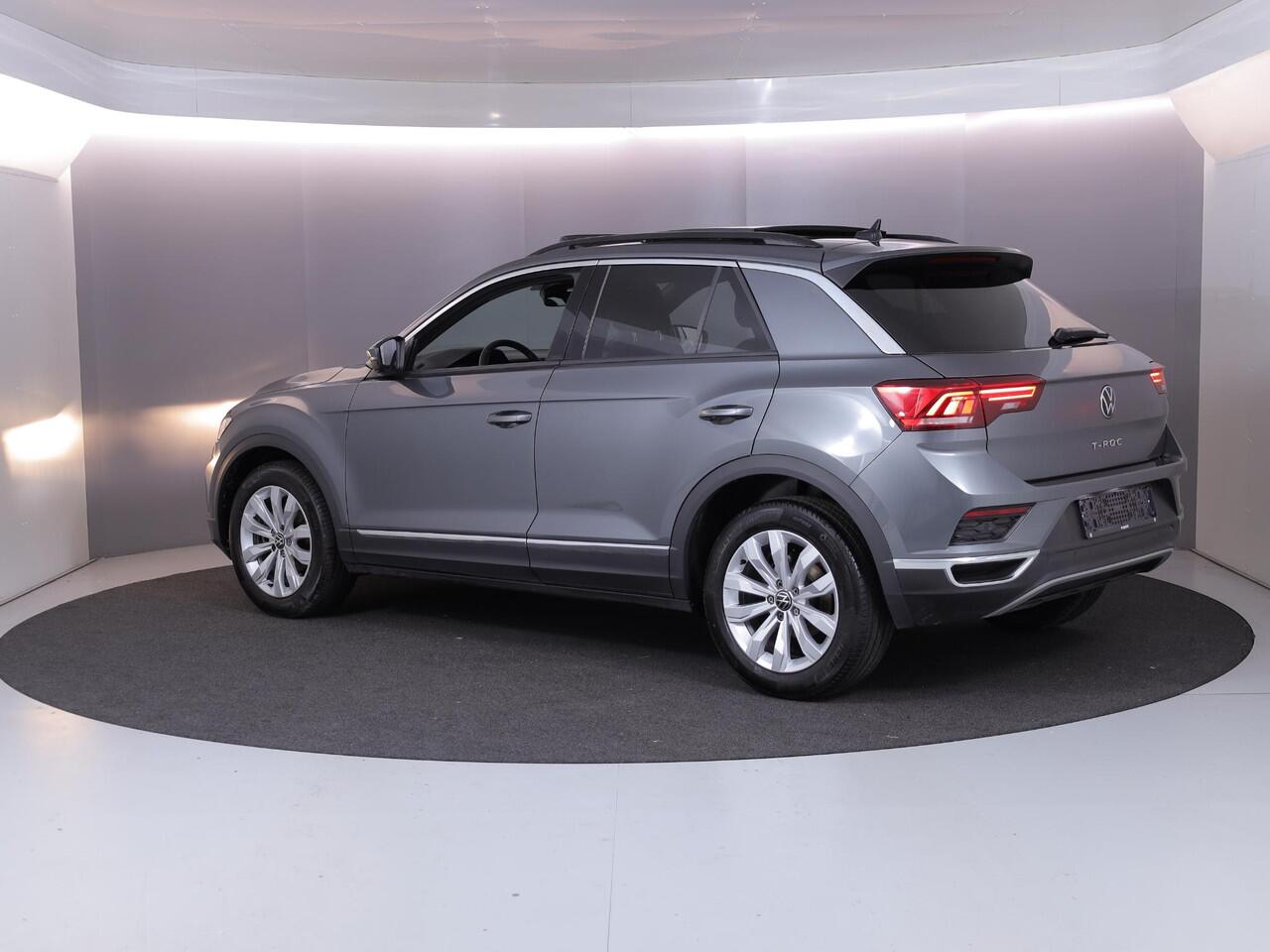 Volkswagen T-Roc 1.5 TSI Sport 150 PK DSG | Panorama dak | Parkeercamera | Stoel- en stuurverwarming | Elektrische achterklep |