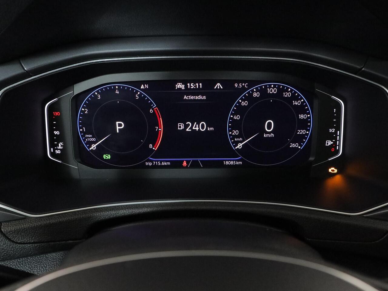 Volkswagen T-Roc 1.5 TSI Sport 150 PK DSG | Panorama dak | Parkeercamera | Stoel- en stuurverwarming | Elektrische achterklep |