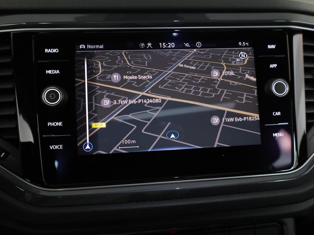 Volkswagen T-Roc 1.5 TSI Sport 150 PK DSG | Panorama dak | Parkeercamera | Stoel- en stuurverwarming | Elektrische achterklep |