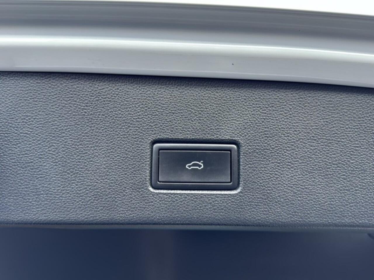 Volkswagen T-Roc 1.5 TSI DSG SPORT CAMERA/ELEKKLEP/ACC/STOELVERW/NAVI