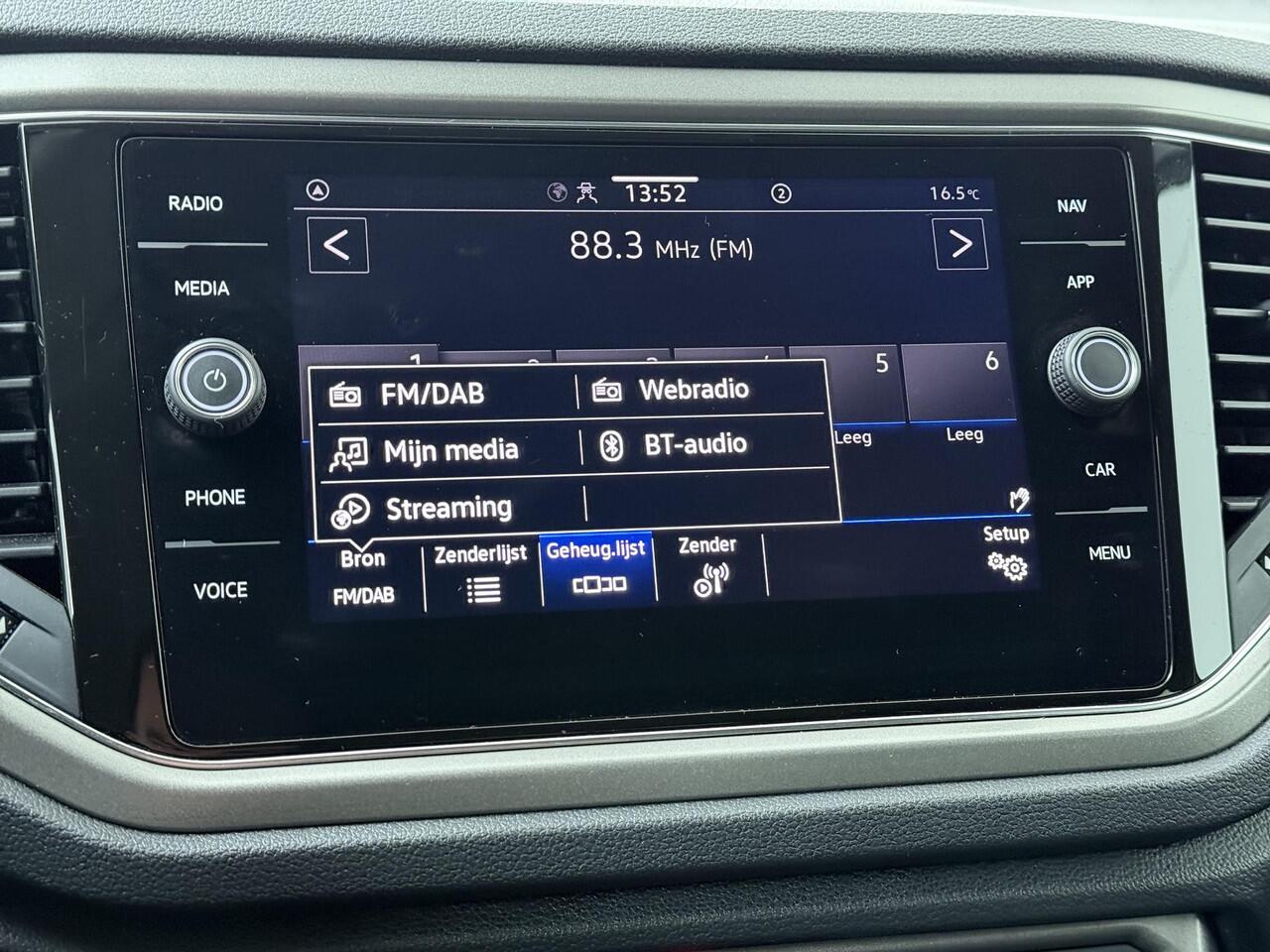 Volkswagen T-Roc 1.0 TSI Style | 110 PK | Adaptive cruise control | Parkeersensoren | Apple Carplay/Android Auto |