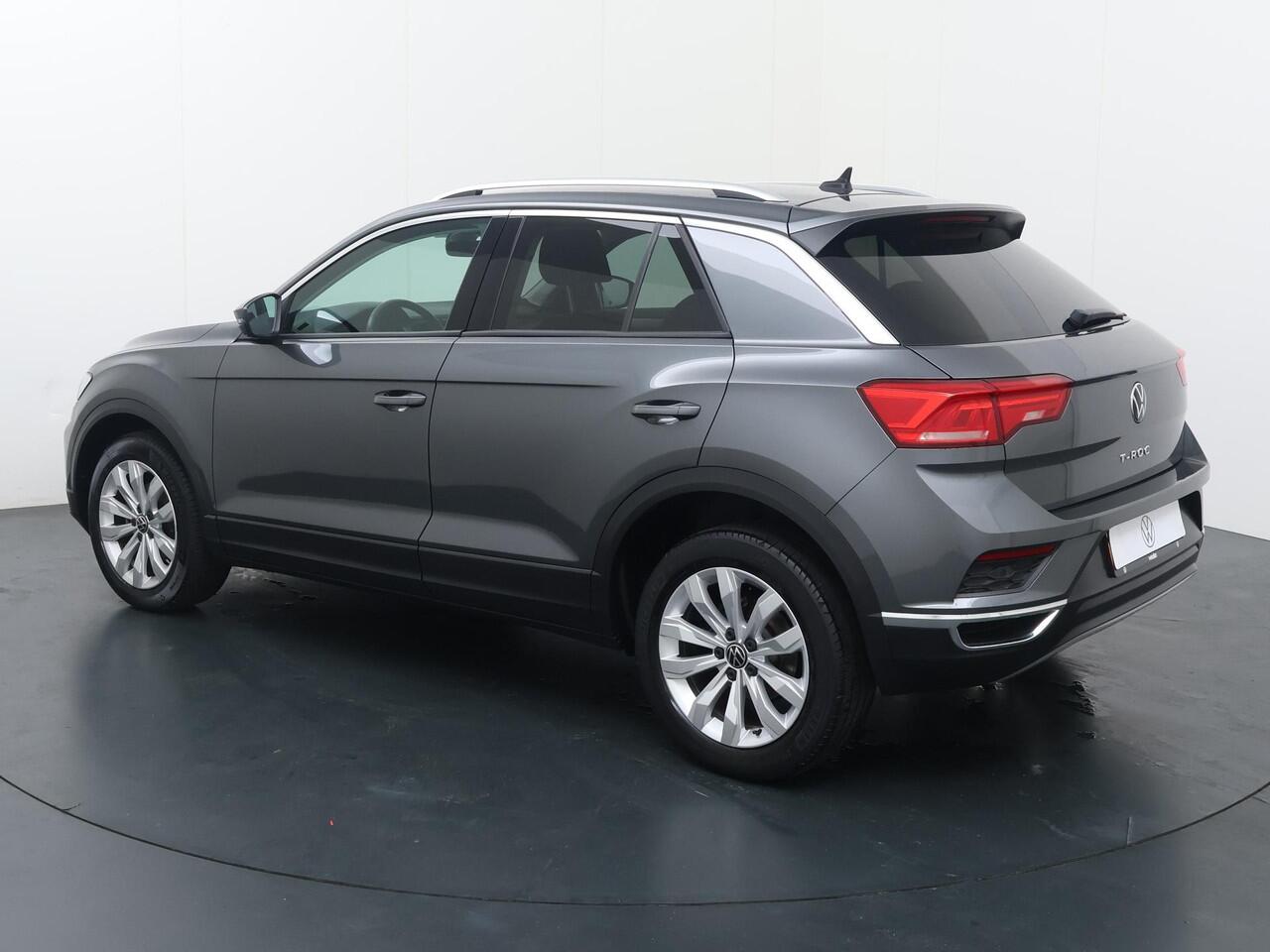 Volkswagen T-Roc 1.0 TSI Style | 110 PK | Adaptive cruise control | Parkeersensoren | Apple Carplay/Android Auto |