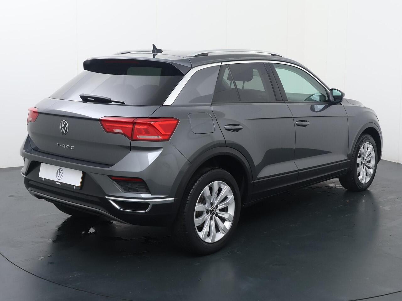 Volkswagen T-Roc 1.0 TSI Style | 110 PK | Adaptive cruise control | Parkeersensoren | Apple Carplay/Android Auto |