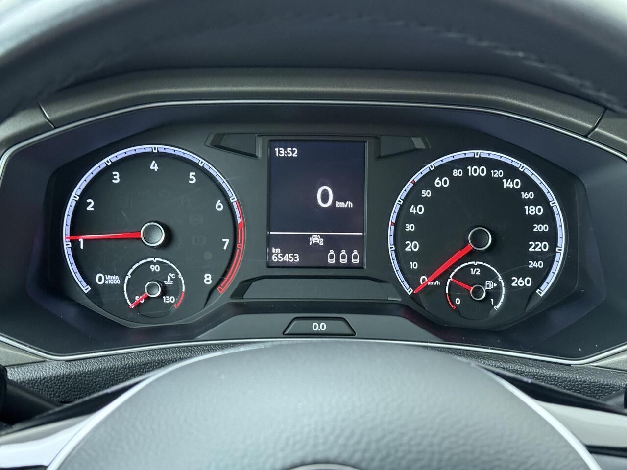 Volkswagen T-Roc 1.0 TSI Style | 110 PK | Adaptive cruise control | Parkeersensoren | Apple Carplay/Android Auto |