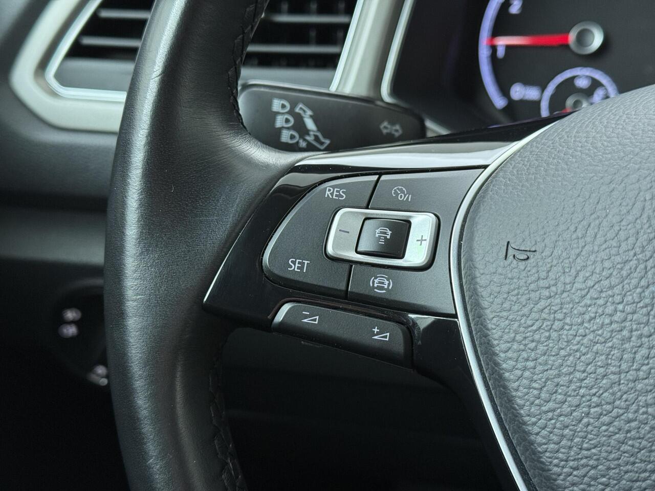 Volkswagen T-Roc 1.0 TSI Style | 110 PK | Adaptive cruise control | Parkeersensoren | Apple Carplay/Android Auto |