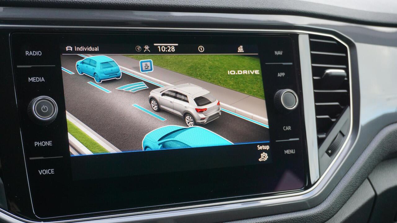 Volkswagen T-Roc 1.5 TSI 150pk DSG Sport Virtual 19inch LM Stoel&Stuurverwarming LED Keyless Elek.klep *Complete T-Roc*