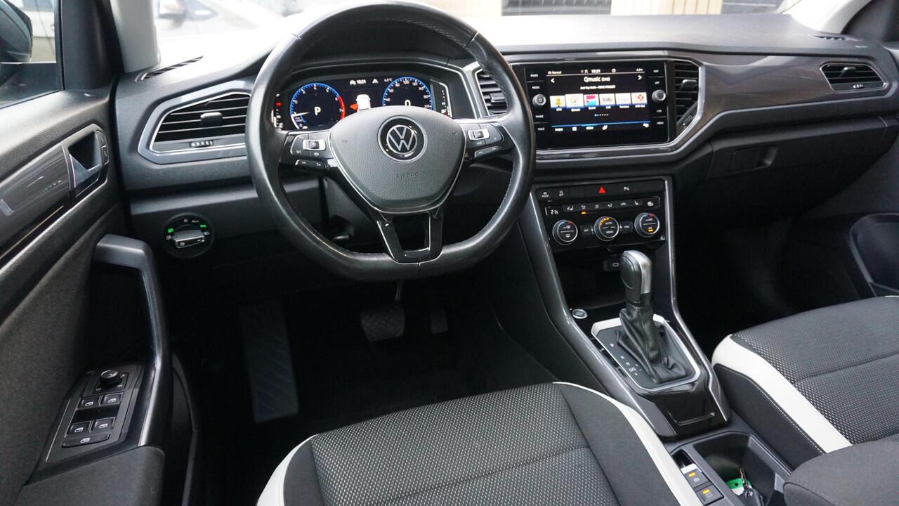 Volkswagen T-Roc 1.5 TSI 150pk DSG Sport Virtual 19inch LM Stoel&Stuurverwarming LED Keyless Elek.klep *Complete T-Roc*