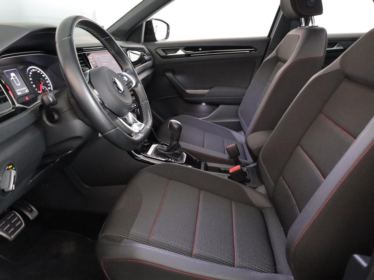 Volkswagen T-Roc 1.5 TSI Sport 150 PK DSG | Navigatie | Black Style pakket | Parkeercamera |