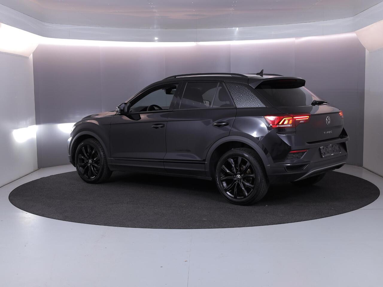 Volkswagen T-Roc 1.5 TSI Sport 150 PK DSG | Navigatie | Black Style pakket | Parkeercamera |