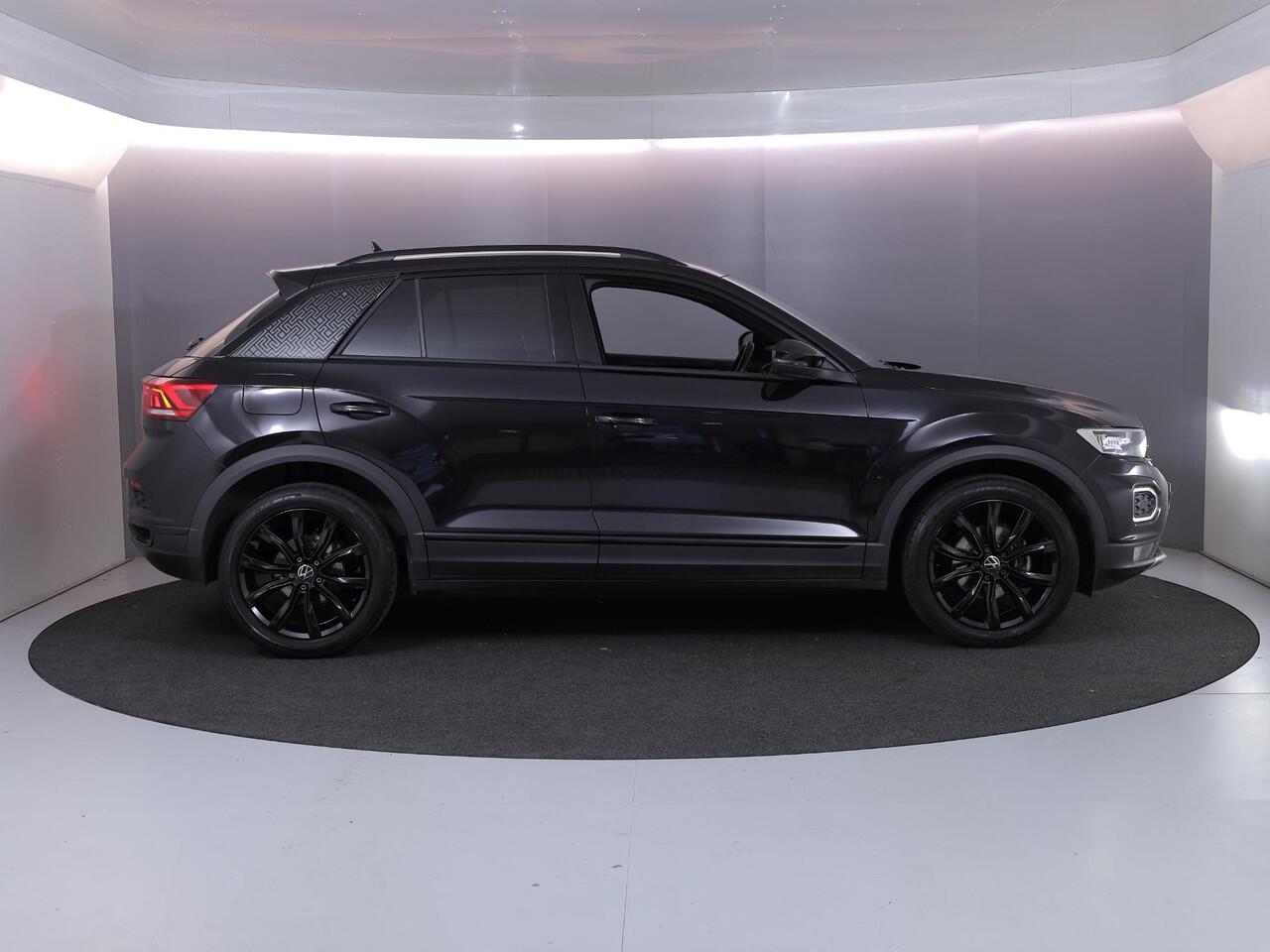 Volkswagen T-Roc 1.5 TSI Sport 150 PK DSG | Navigatie | Black Style pakket | Parkeercamera |