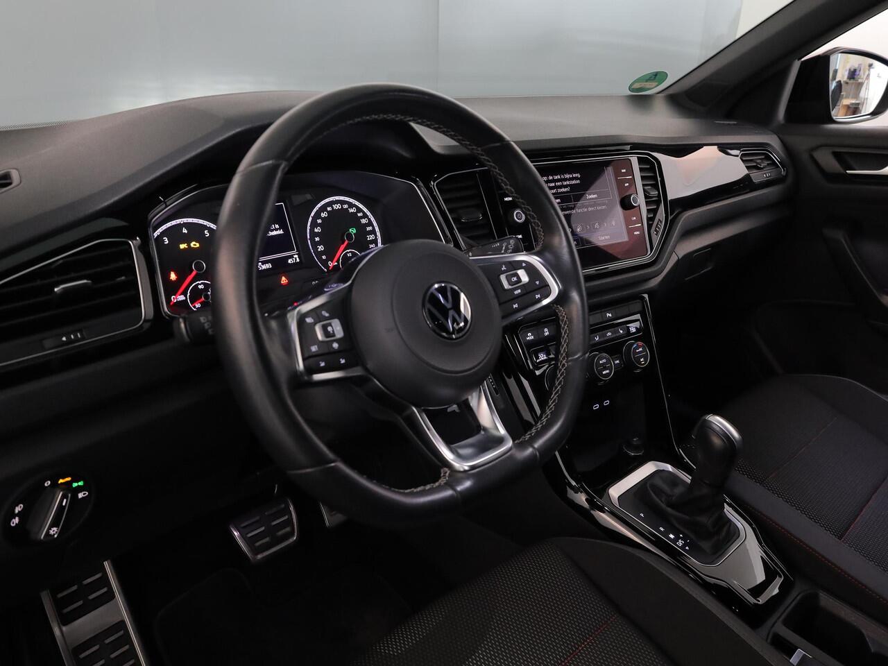 Volkswagen T-Roc 1.5 TSI Sport 150 PK DSG | Navigatie | Black Style pakket | Parkeercamera |