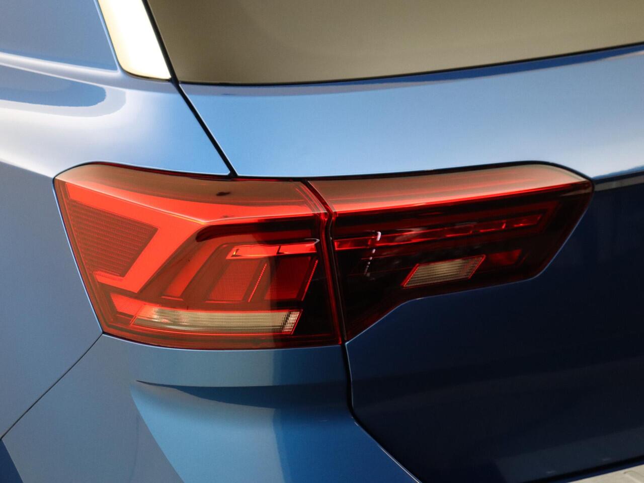 Volkswagen T-Roc 1.5 TSI Sport | Stoelverwarming | CarPlay | Parkeersensoren | Sportstuur | 'Drive mode selection' | Climate control |