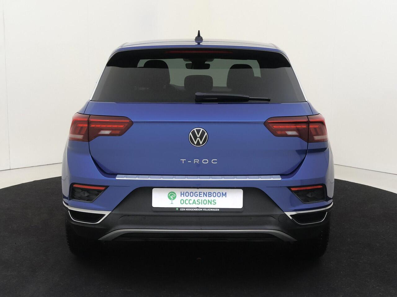 Volkswagen T-Roc 1.5 TSI Sport | Stoelverwarming | CarPlay | Parkeersensoren | Sportstuur | 'Drive mode selection' | Climate control |