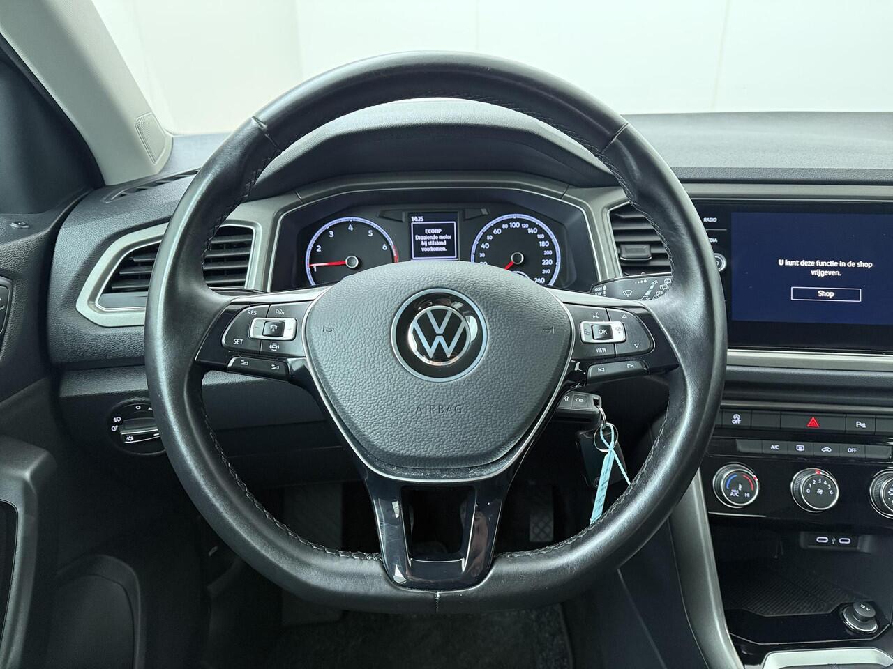 Volkswagen T-Roc 1.0 TSI Style | 110 PK | Adaptive cruise control | Airco | Lane assist |