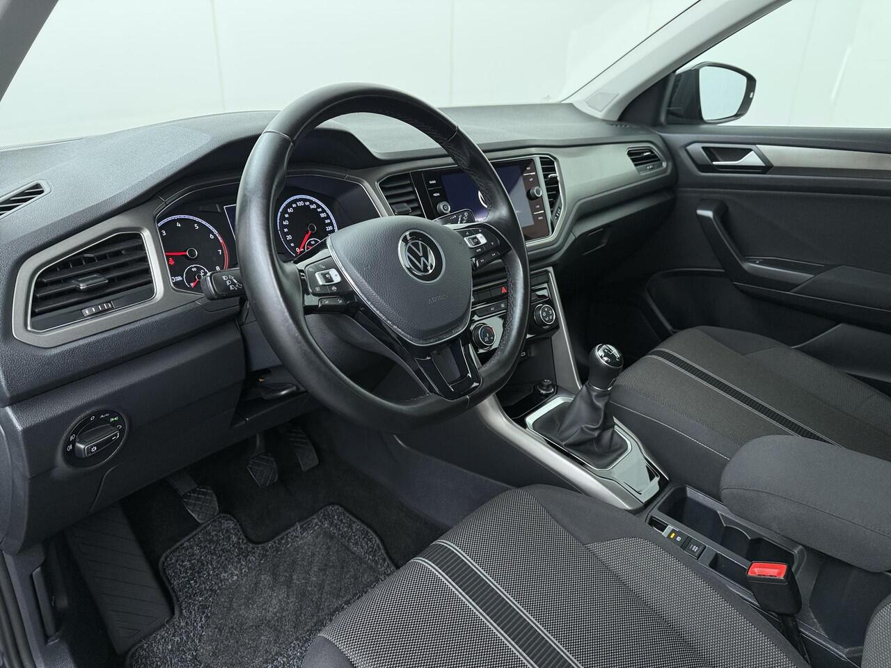 Volkswagen T-Roc 1.0 TSI Style | 110 PK | Adaptive cruise control | Airco | Lane assist |