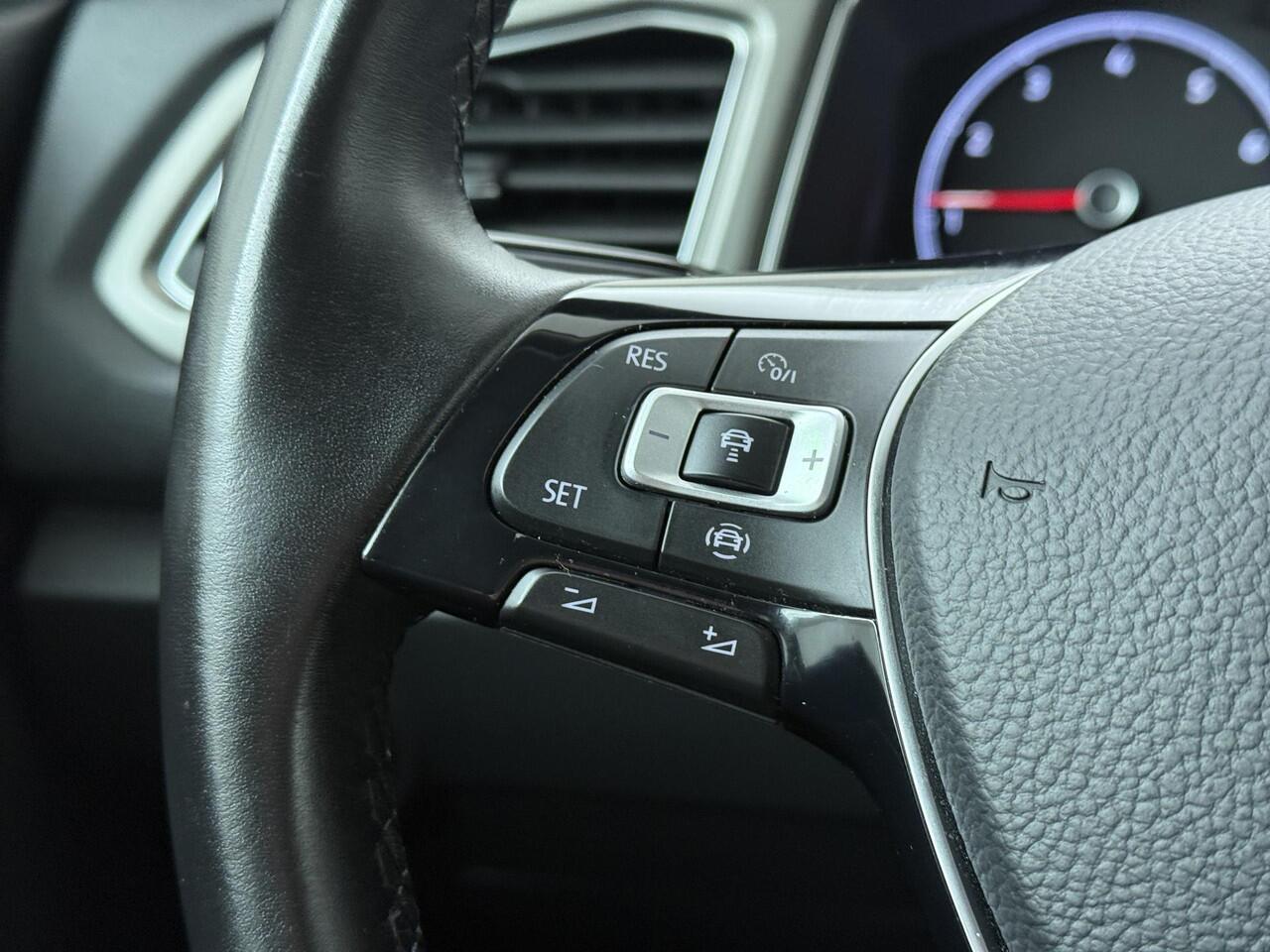 Volkswagen T-Roc 1.0 TSI Style | 110 PK | Adaptive cruise control | Airco | Lane assist |