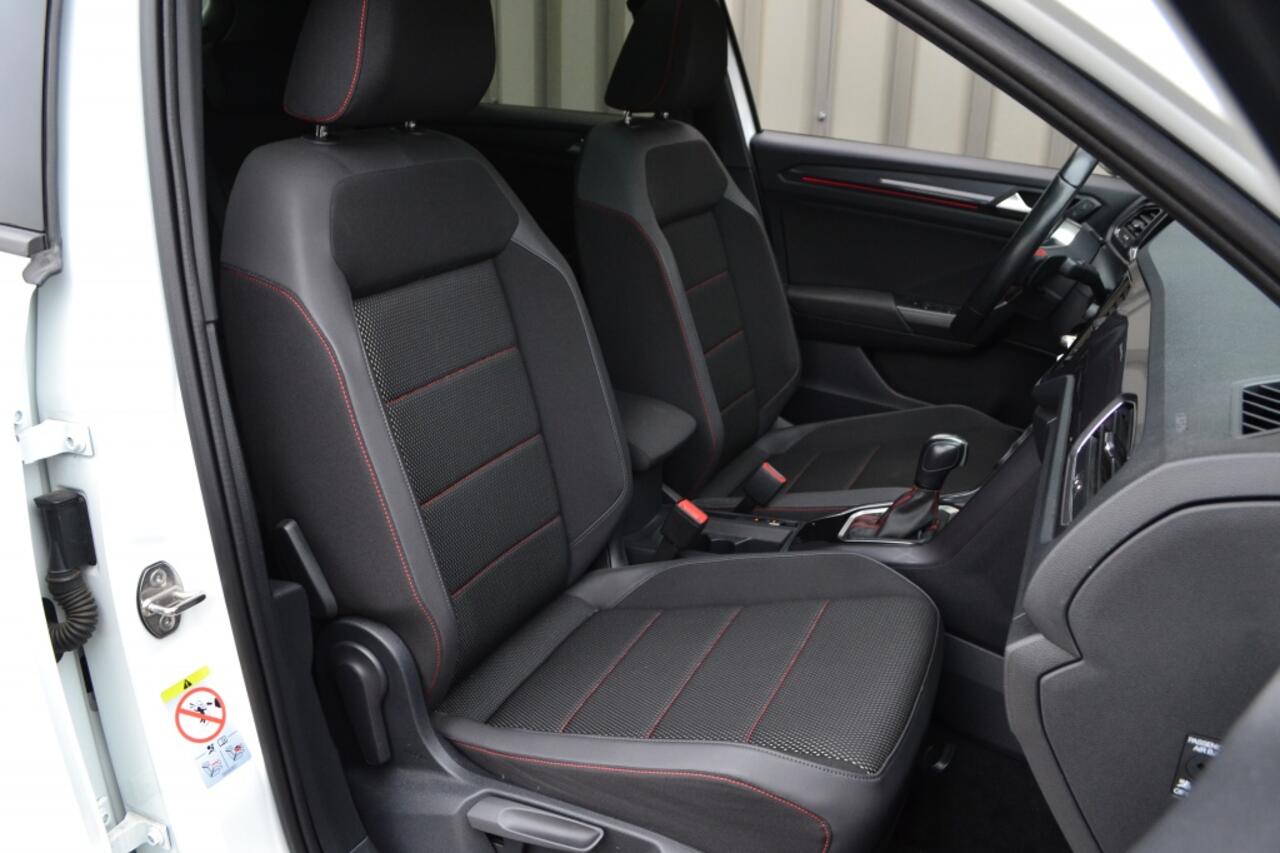 Volkswagen T-Roc 1.5 TSI DSG R-Line Pano/Camera/LED/Trekhaak