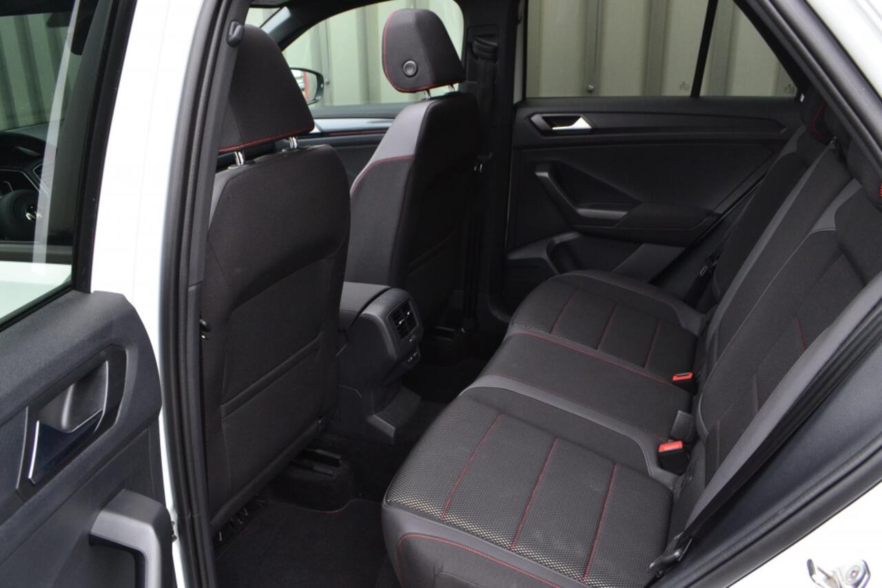 Volkswagen T-Roc 1.5 TSI DSG R-Line Pano/Camera/LED/Trekhaak