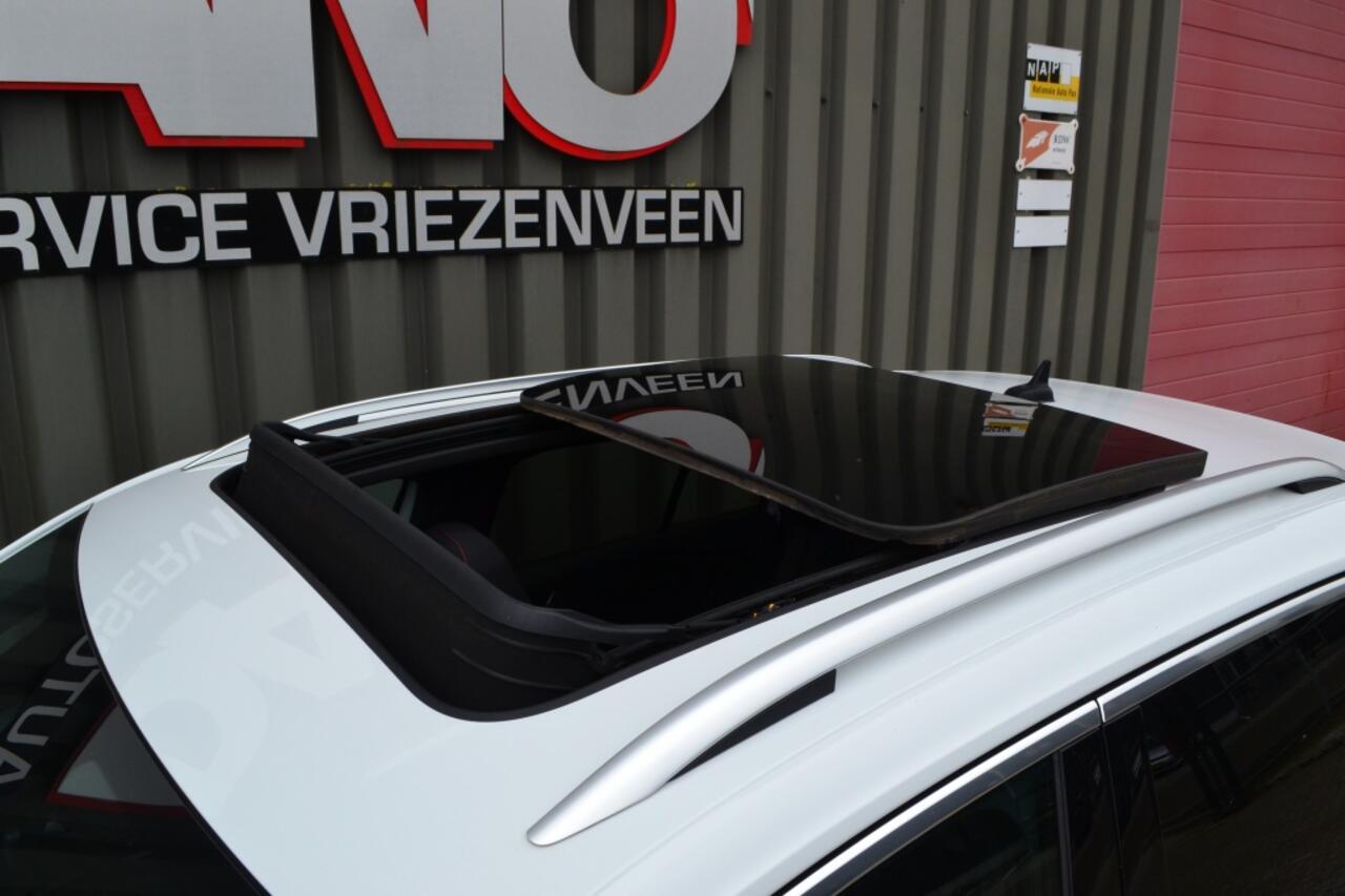 Volkswagen T-Roc 1.5 TSI DSG R-Line Pano/Camera/LED/Trekhaak