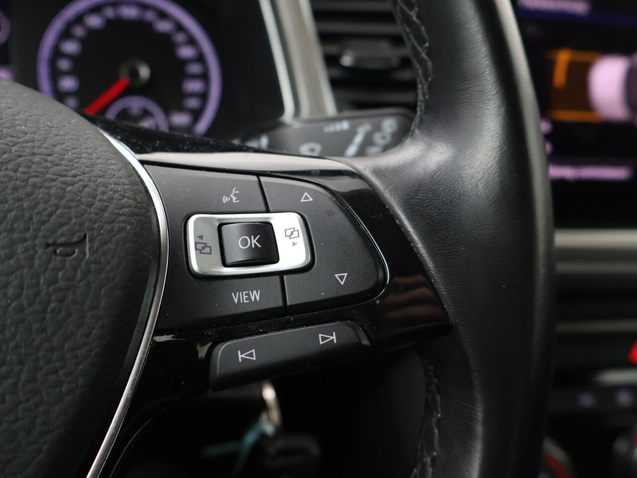 Volkswagen T-Roc 1.0 TSI Style | 110 PK | Navigatiesysteem | Achteruitrijcamera | Adaptive cruise control |