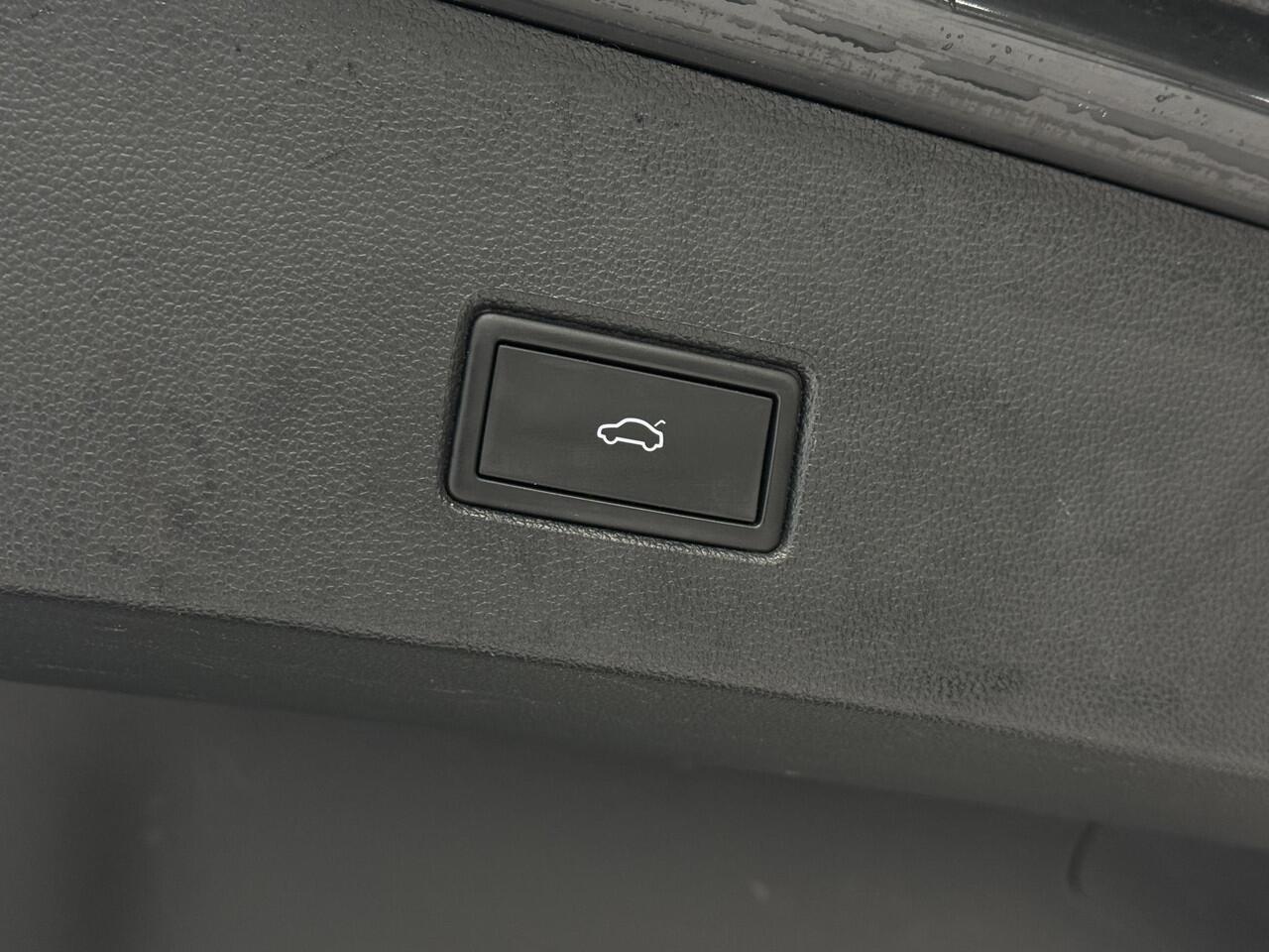 Volkswagen T-Roc 1.0 TSI Style Business | Navigatie | Panoramadak | PDC V + A | Cruise Control Adaptief |