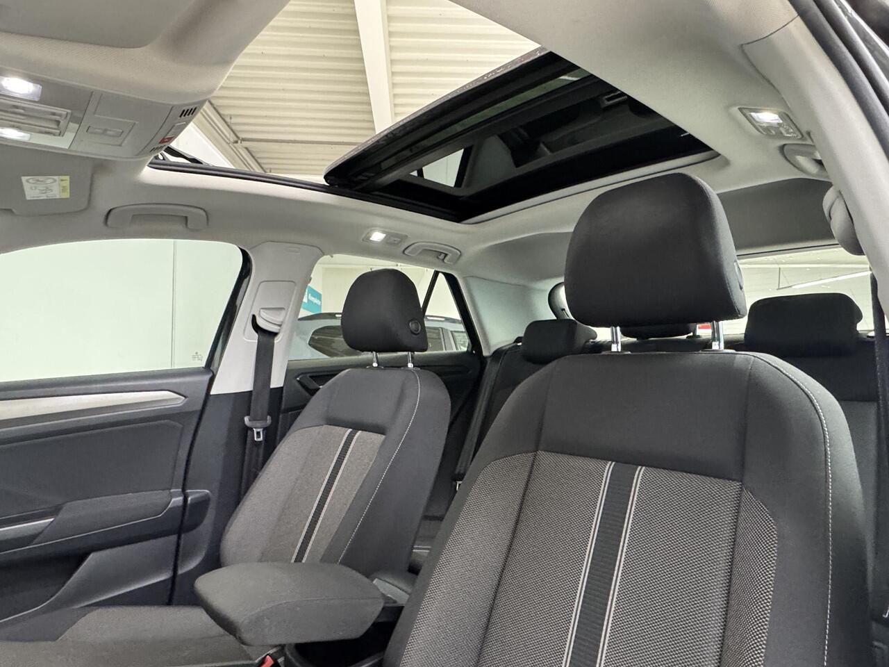 Volkswagen T-Roc 1.0 TSI Style Business | Navigatie | Panoramadak | PDC V + A | Cruise Control Adaptief |