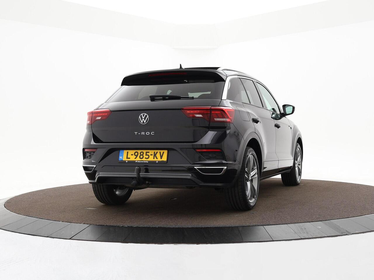 Volkswagen T-Roc 1.5 TSI 150pk DSG R-line Sport · Camera · Panoramadak · Apple/Android Car Play · Alarm · Trekhaak · 18'' Inch ·