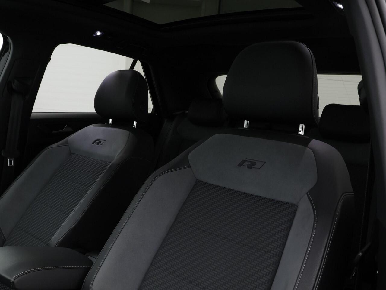 Volkswagen T-Roc 1.5 TSI 150pk DSG R-line Sport · Camera · Panoramadak · Apple/Android Car Play · Alarm · Trekhaak · 18'' Inch ·