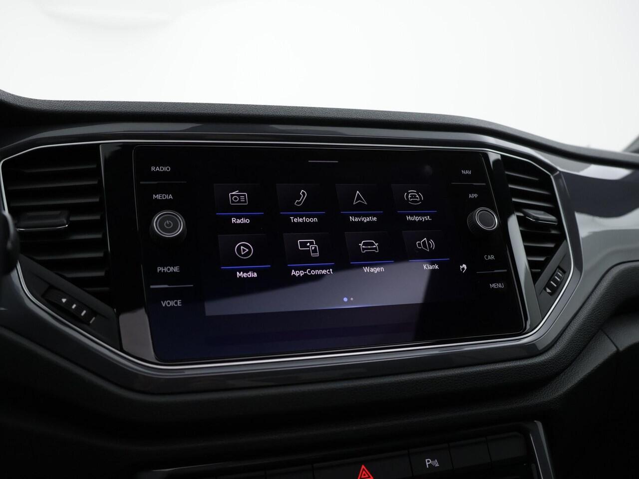 Volkswagen T-Roc 1.5 TSI 150pk DSG R-line Sport · Camera · Panoramadak · Apple/Android Car Play · Alarm · Trekhaak · 18'' Inch ·