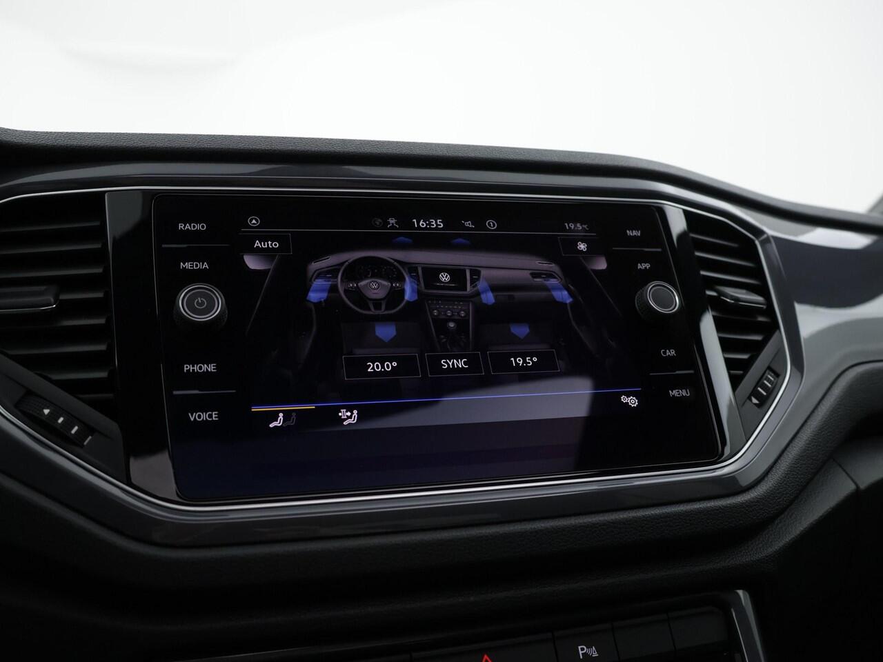 Volkswagen T-Roc 1.5 TSI 150pk DSG R-line Sport · Camera · Panoramadak · Apple/Android Car Play · Alarm · Trekhaak · 18'' Inch ·