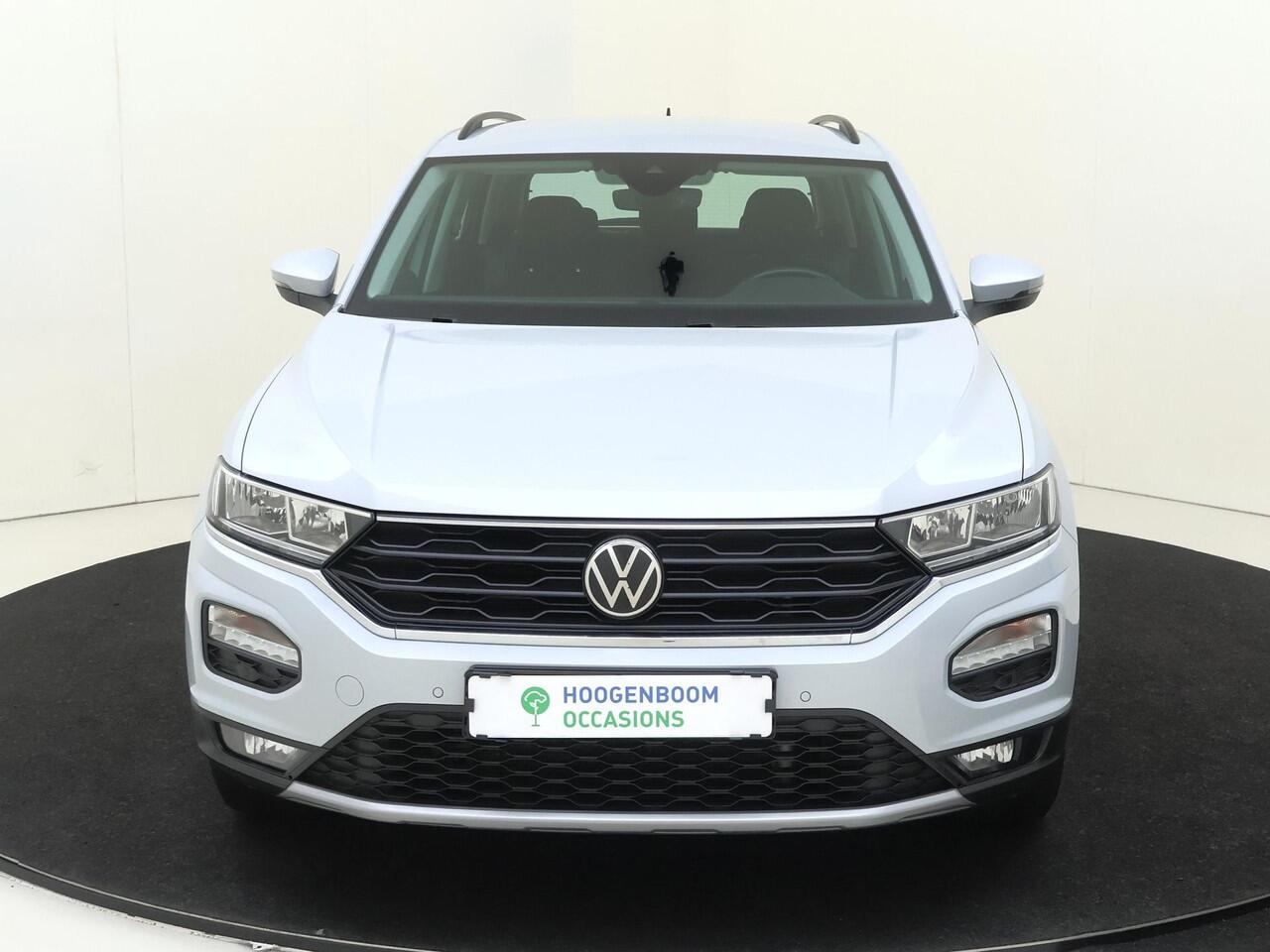 Volkswagen T-Roc 1.5 TSI Style | Adaptieve cruise control | Navigatie | Parkeersensoren | CarPlay | Draadloze telefoonlader | Airco |