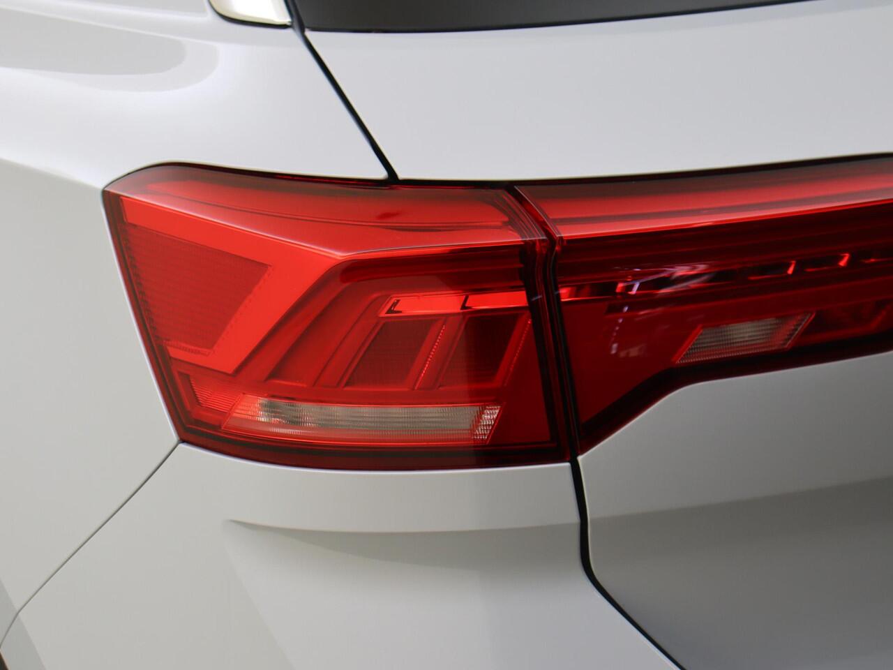 Volkswagen T-Roc 1.5 TSI Style | Adaptieve cruise control | Navigatie | Parkeersensoren | CarPlay | Draadloze telefoonlader | Airco |