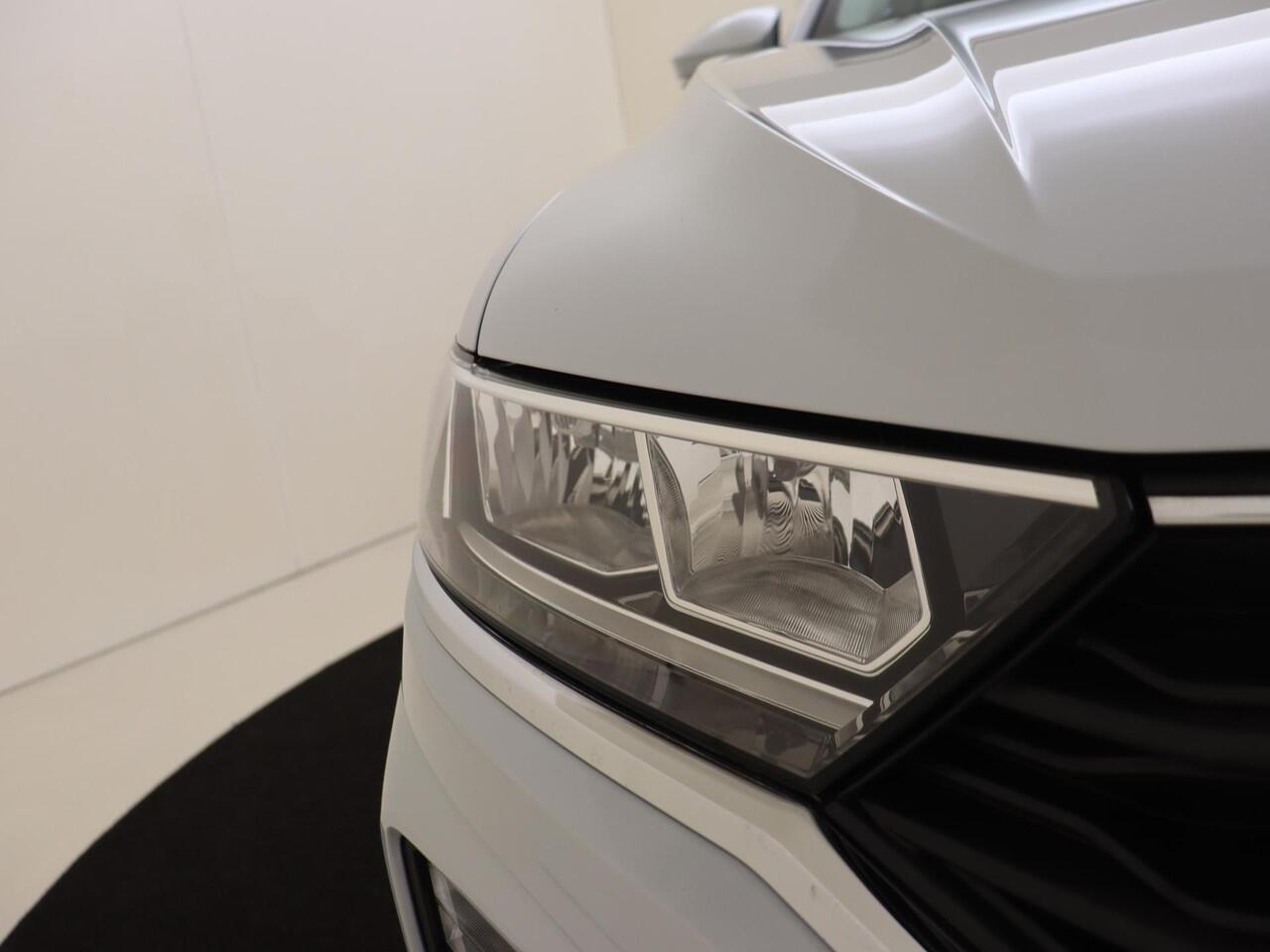 Volkswagen T-Roc 1.5 TSI Style | Adaptieve cruise control | Navigatie | Parkeersensoren | CarPlay | Draadloze telefoonlader | Airco |