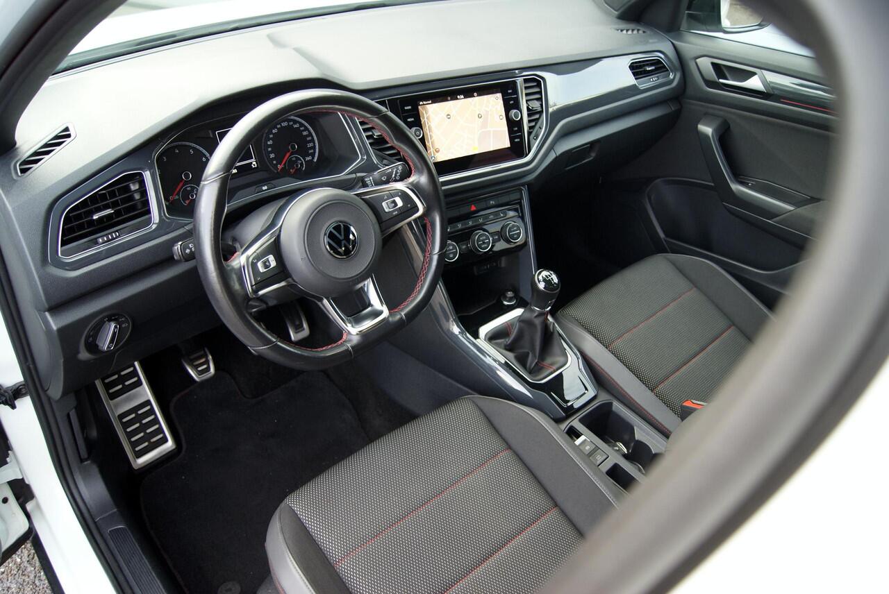 Volkswagen T-Roc 1.5 TSI Sport Navi,Clima,Trekhaak,pdc,RIJKLAARPRIJS!!