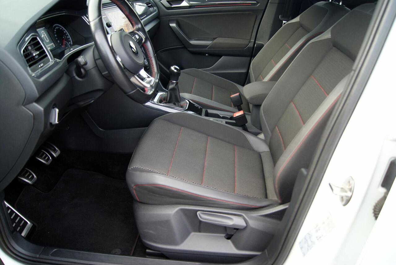 Volkswagen T-Roc 1.5 TSI Sport Navi,Clima,Trekhaak,pdc,RIJKLAARPRIJS!!