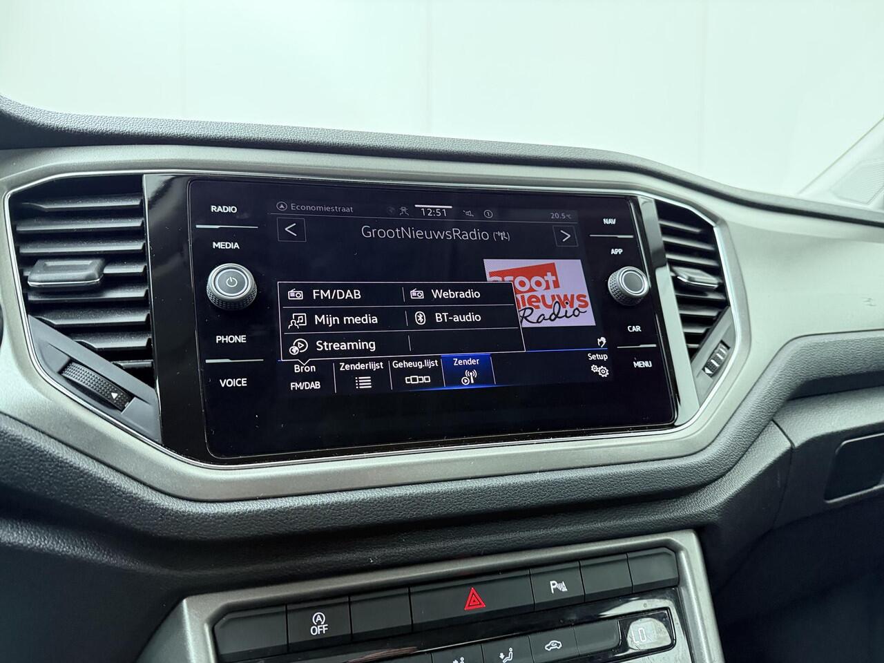 Volkswagen T-Roc 1.5 TSI Style | 150 PK | Automaat | Climate control | Achteruitrijcamera | Apple Carplay/Android Auto |