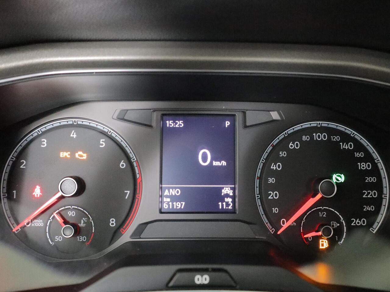 Volkswagen T-Roc 1.5 TSI Style 150pk DSG| Navi| Trekhaak | 17'LM-velgen| extra getint glas| Alarm