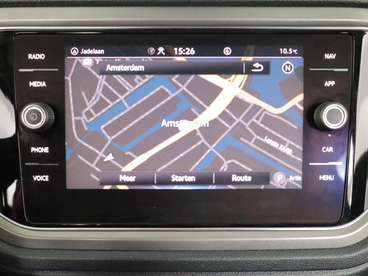 Volkswagen T-Roc 1.5 TSI Style 150pk DSG| Navi| Trekhaak | 17'LM-velgen| extra getint glas| Alarm
