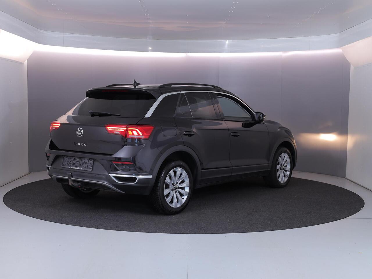 Volkswagen T-Roc 1.5 TSI Style 150pk DSG| Navi| Trekhaak | 17'LM-velgen| extra getint glas| Alarm