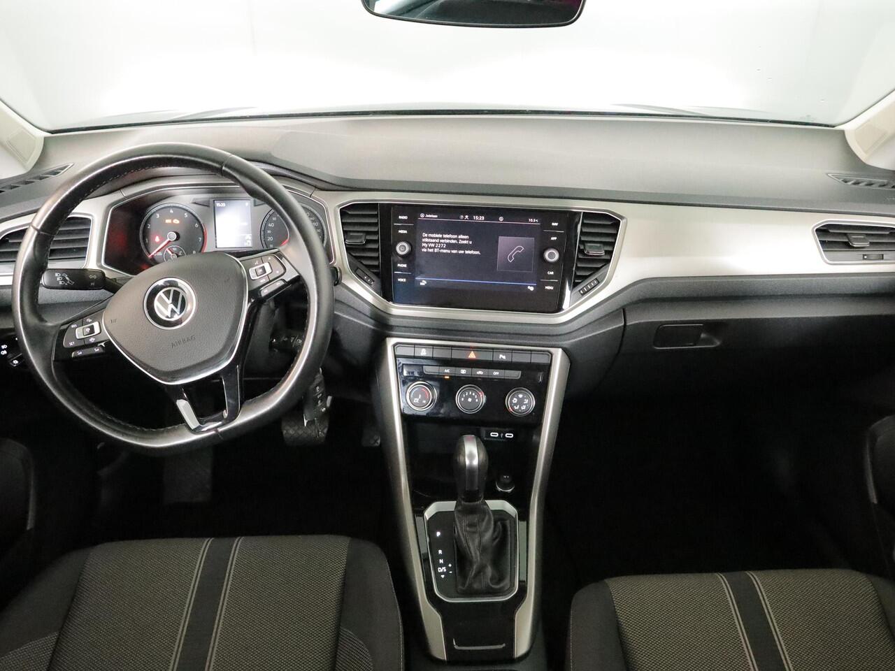 Volkswagen T-Roc 1.5 TSI Style 150pk DSG| Navi| Trekhaak | 17'LM-velgen| extra getint glas| Alarm