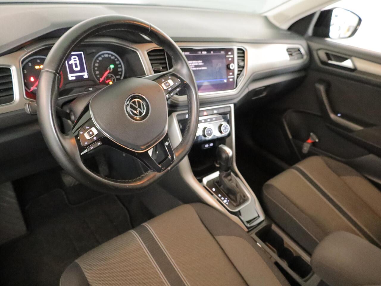 Volkswagen T-Roc 1.5 TSI Style 150pk DSG| Navi| Trekhaak | 17'LM-velgen| extra getint glas| Alarm