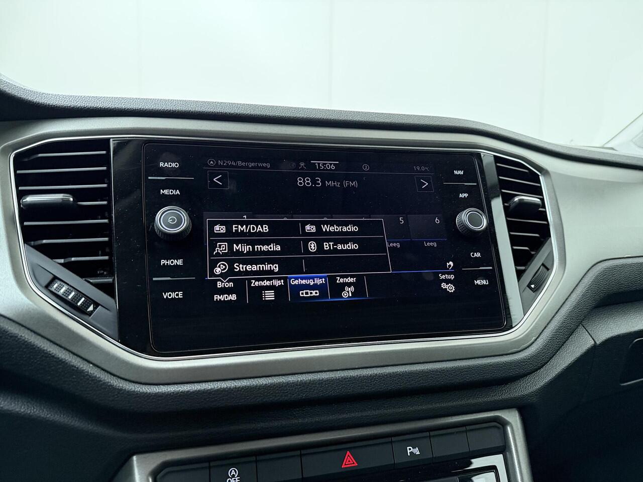 Volkswagen T-Roc 1.5 TSI Style | 150 PK | Navigatiesysteem | Achteruitrijcamera | Climate control |