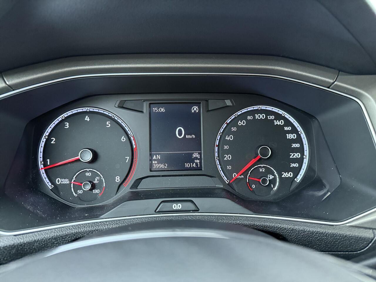 Volkswagen T-Roc 1.5 TSI Style | 150 PK | Navigatiesysteem | Achteruitrijcamera | Climate control |