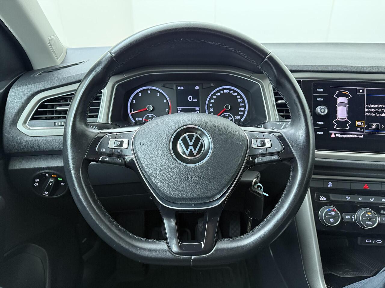 Volkswagen T-Roc 1.5 TSI Style | 150 PK | Navigatiesysteem | Achteruitrijcamera | Climate control |