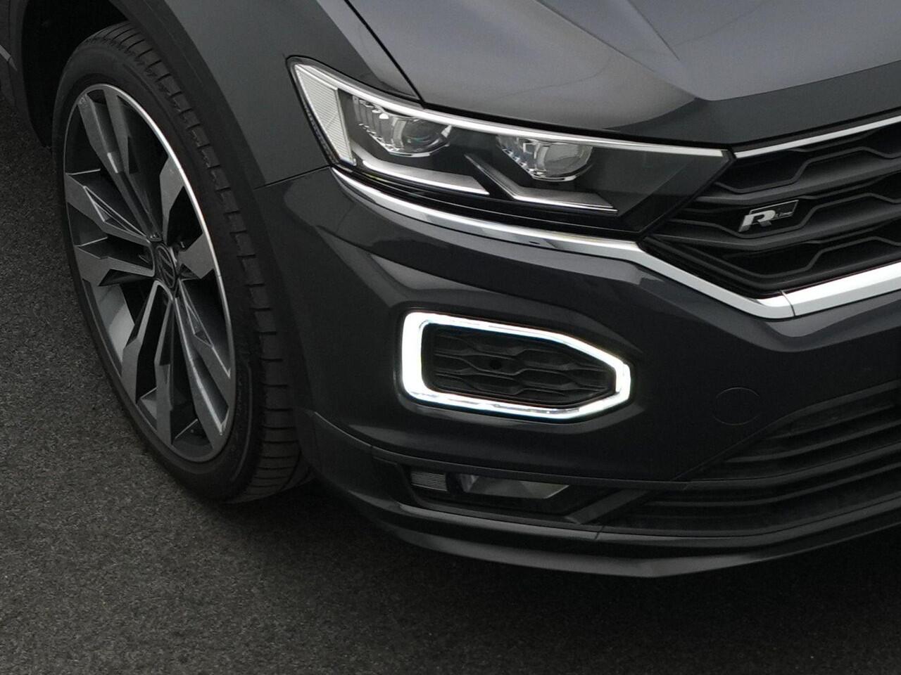 Volkswagen T-Roc 1.5 TSI 150 pk DSG R-Line | Panoramadak | Achteruitrijcamera | Stoelverwarming | Navigatie | Adaptive Cruise