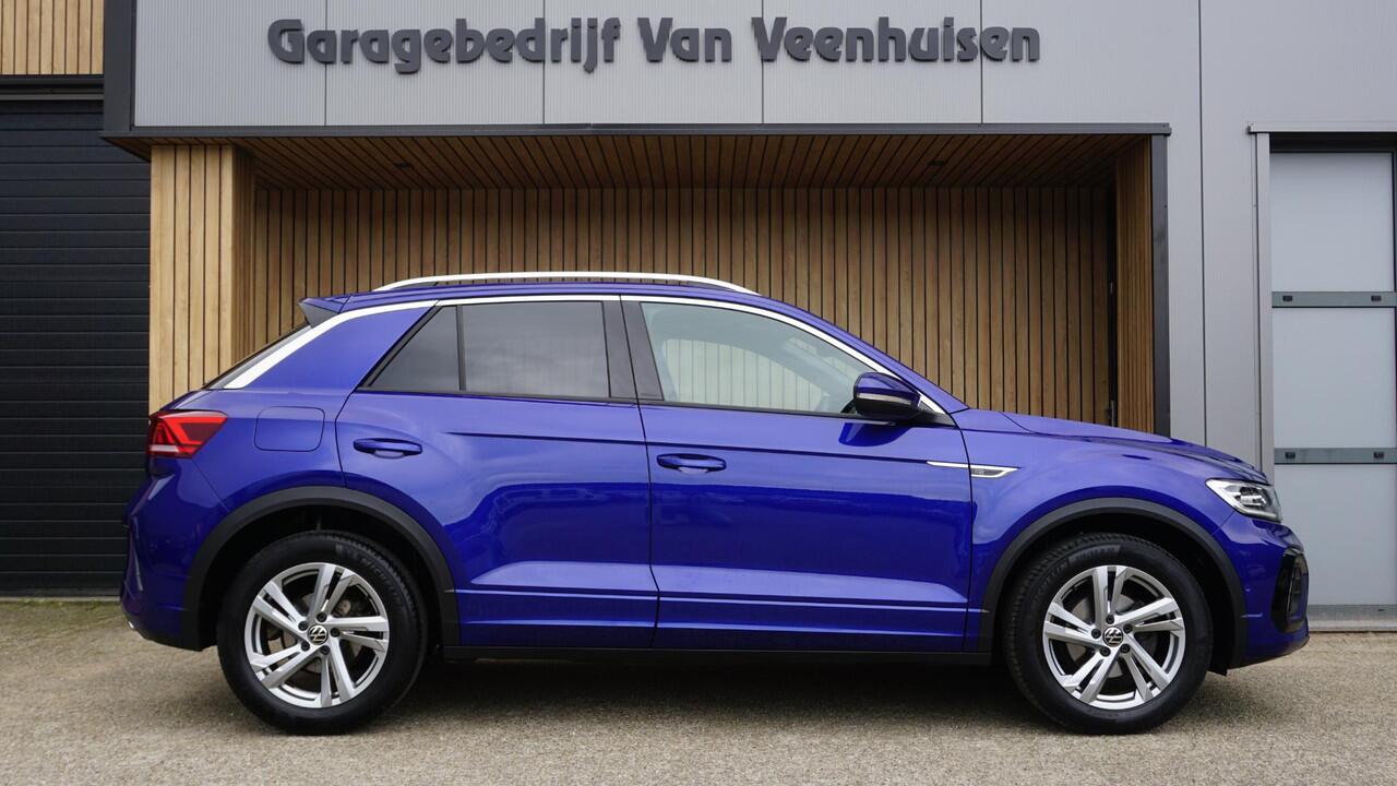 Volkswagen T-Roc 1.5 TSI 150pk DSG 2x R-Line IQ Light Afn-Trekhaak 17inch LM Adaptive Cruise Control Stuurverwarming *Lapiz Blue*