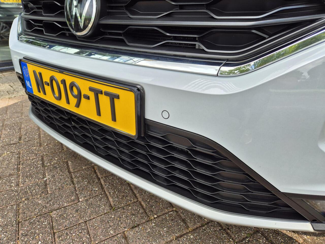 Volkswagen T-Roc 1.0 TSI Style | PDC voor en achter | Achteruitrijcamera | LM Velgen | Airco | Cruise | PDC voor en achter | Achteruitrijcamera | LM Velgen | Airco | Cruise Controle